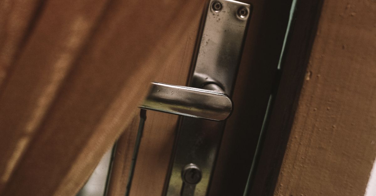 front door lock key — Top Locksmith Pro